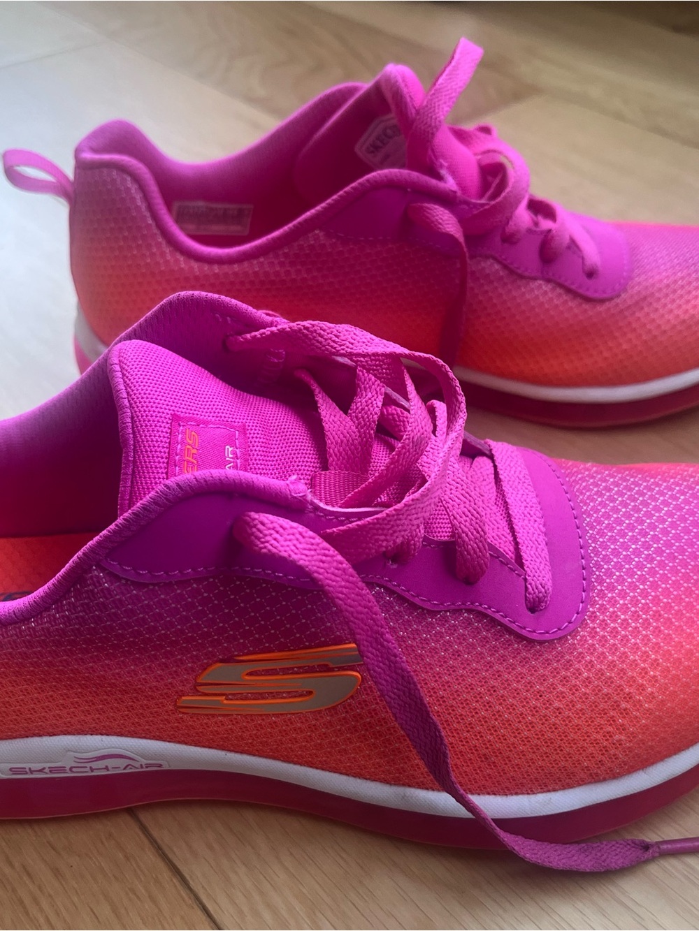 Big girl (grade 5) size 5.5 Skechers Kids Hot Pink and Orange Gradient Sneakers